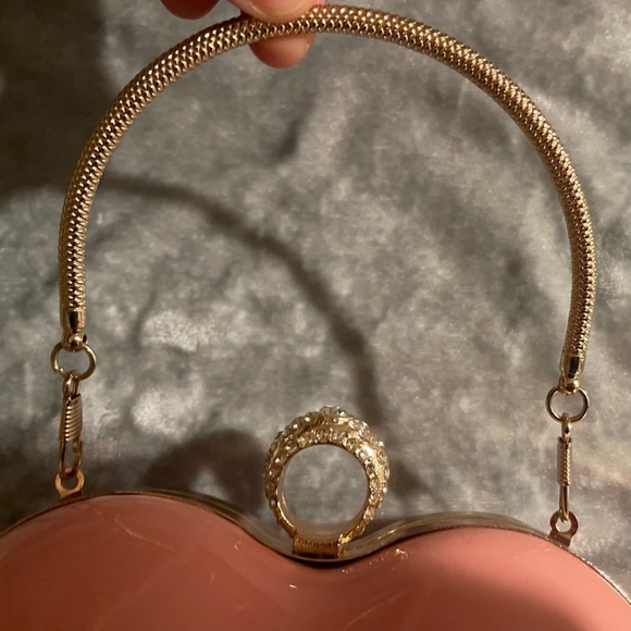 Heart-Shaped Pink Clutch with Gold Handle - Picture 6 of 7